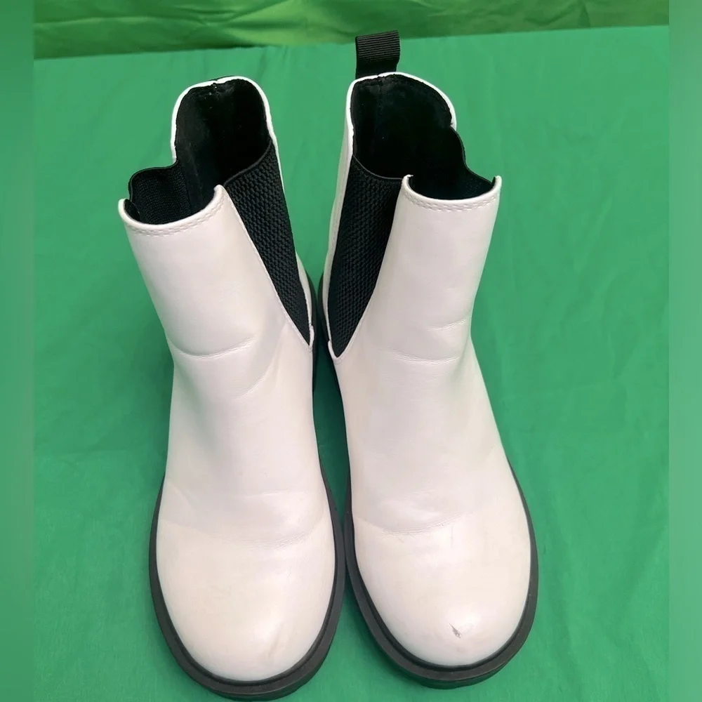 Women’s Ankle Boots - Picture 4 of 7